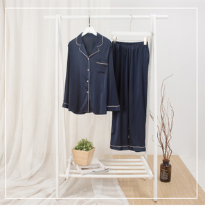 Passen Sie das OEKO-TEX zertifizierte klassische einfarbige 2-teilige Pyjama-Set aus reiner Seide für Damen an
